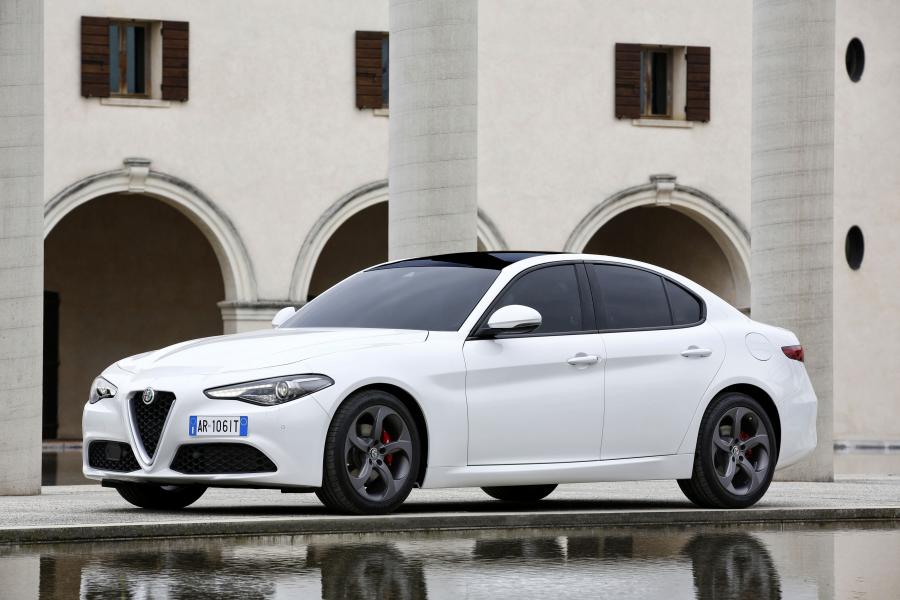  Alfa Romeo Giulia 2016 года  (WW) (фото 23 из 42)